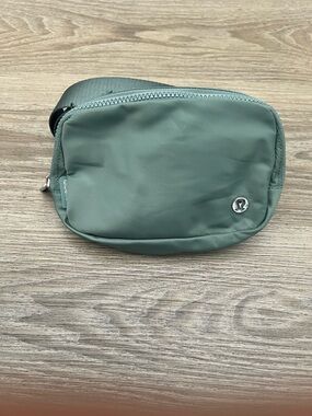 Lululemon everywhere Fanny bag